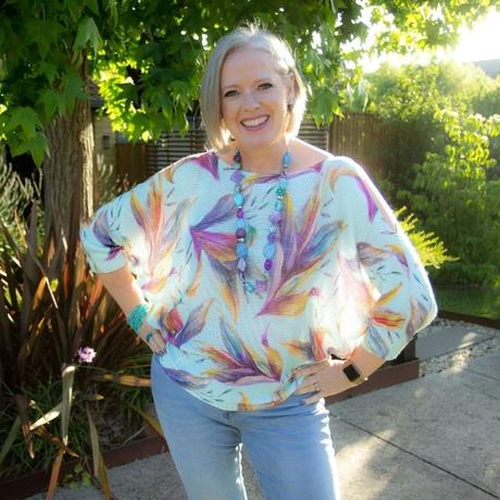 Top 3 Tips to Consider When Adding Accessories to Colourful Outfits