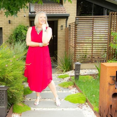 Top 3 Tips to Consider When Adding Accessories to Colourful Outfits