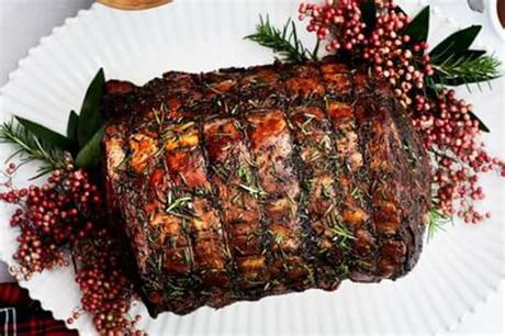 Guests usually bring some cakes and drink tea. Simple and Festive Christmas Dinner Recipes and Ideas - 31 ...