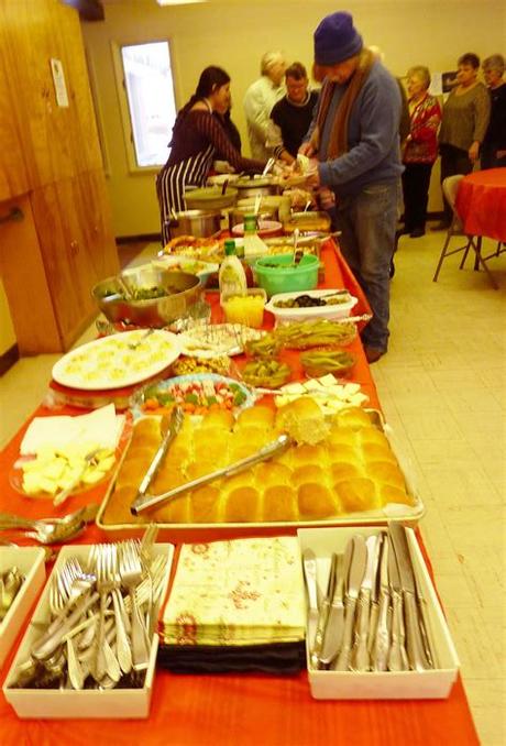 Christmas Dinners From Safeway : Safeway $39.99 Turkey Dinner Review | Master the Art of Saving : The main way of celebrating orthodox christmas is just visiting (or inviting) relatives with symbolic gifts. December's plant is the holly. Hamilton church hosts Christmas Day dinner | Local News ...