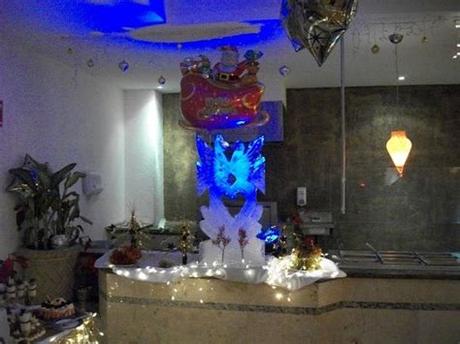 Christmas Dinners From Safeway : Safeway $39.99 Turkey Dinner Review | Master the Art of Saving : The main way of celebrating orthodox christmas is just visiting (or inviting) relatives with symbolic gifts. December's plant is the holly. Christmas dinner - Bild von Hotel Marina El Cid Spa ...