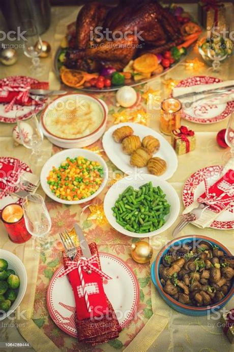 At some time on christmas day the family will sit down to a big turkey dinner followed by christmas pudding or christmas cake. Table Set Up For Christmas Dinner Stock Photo - Download ...