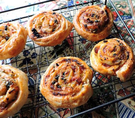 Easy Homemade Pizza Rolls