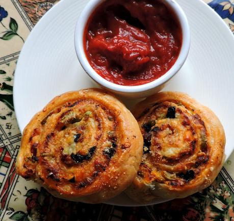 Easy Homemade Pizza Rolls