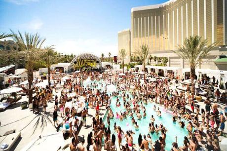 10 Breathtaking Beaches In Las Vegas For All Beach Bums