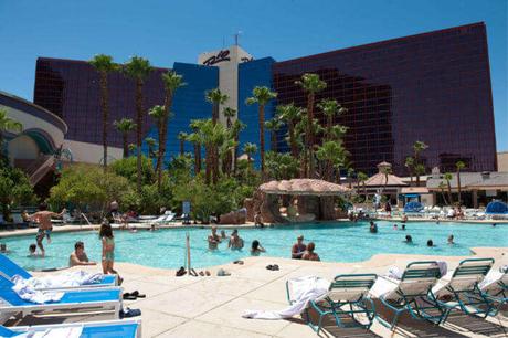 10 Breathtaking Beaches In Las Vegas For All Beach Bums