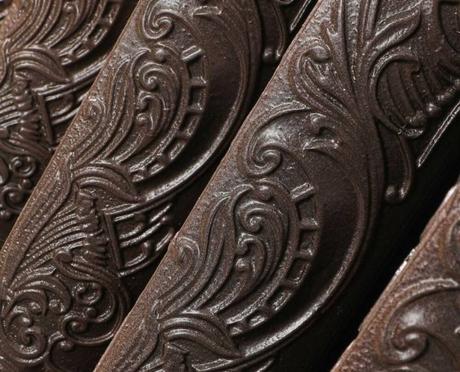 Milano Beatrix antique copper cast iron radiator floral pattern close-up