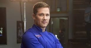 Luke MacFarlane Bio, Life, Career, Net Worth 2021