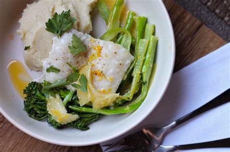 A great breakfast is all about great ingredients, and this keto poached egg on. Keto Haddock Dinner Ideas / Cod Fish Recipe With Garlic ...