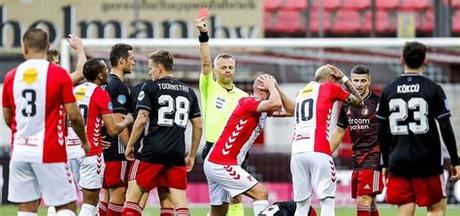 Mark diemers participa no seu 23º jogo na prova (3ª vez em que actua como suplente utilizado). Kuipers de scheidsrechter bij VVV-Venlo - Feyenoord ...