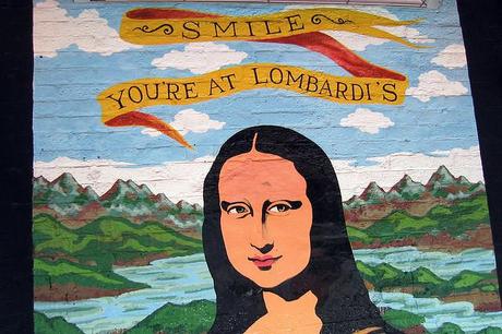 NYC - Little Italy: Lombardi's Pizzeria - Mona Lisa Smile