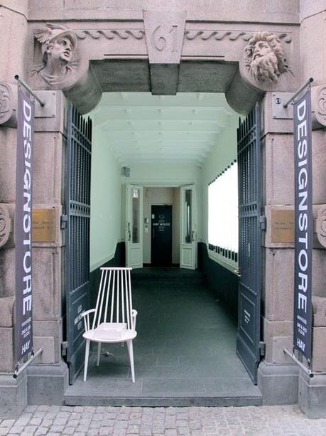 A HAY-VEN OF GREAT DESIGN A HAY-VEN OF GREAT DESIGN