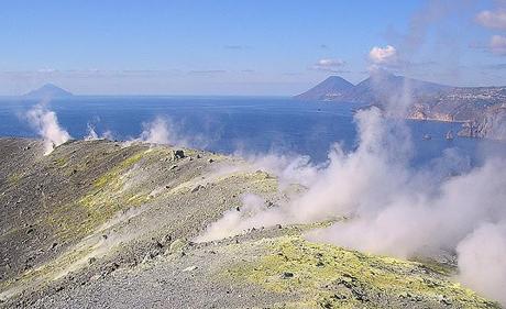 AEOLIAN ISANDS. LIGHT, CLEAR SEA AND ANCIENT VOLCANOES