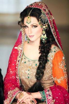 Pakistani Fashion Model Aisha Linnea Akhtar Profile & Pictures