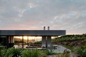 Island retreat by Fearon Hay architects
