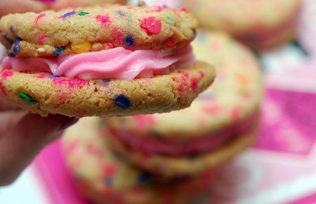 Sunday Sweeties Linky Party #10 – Funfetti Cookies