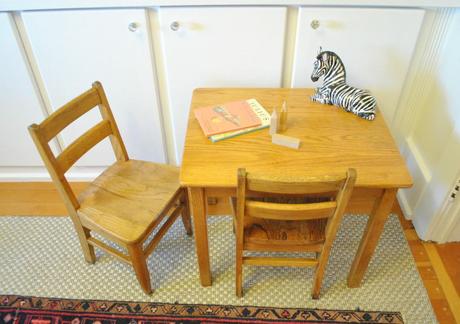 Kid’s Desk and Chairs