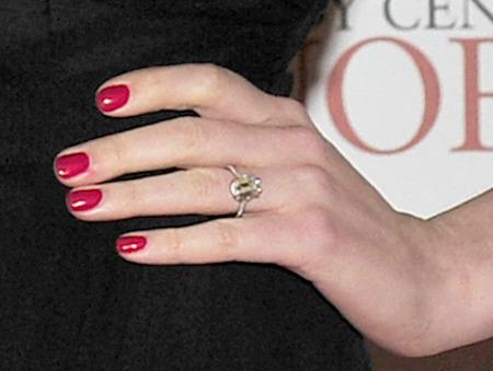 Anne Hathaway, engagement ring, Ann Hathaway ring