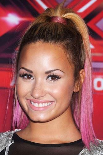 demi Celebrity Trend: Dip Dyed Ends