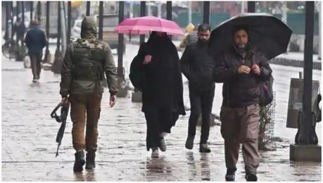 Rains, light snowfall continue in Kashmir, improvement likely from March 16