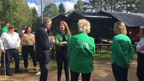 Här delar jag med mig av livet som partiledare för centerpartiet. Annie Lööf (C) besökte Sveg | SVT Nyheter