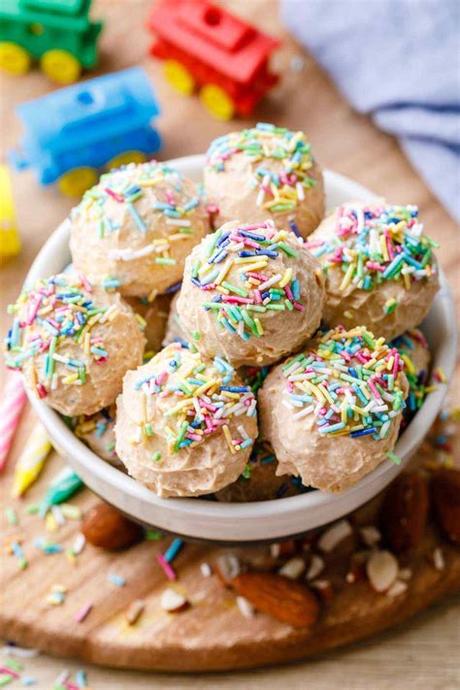 Amazing baking hacks that are so easy for cake decorating, baking cookies, and more. No Fuss Birthday Cake Fat Bombs - Healthy Substitute
