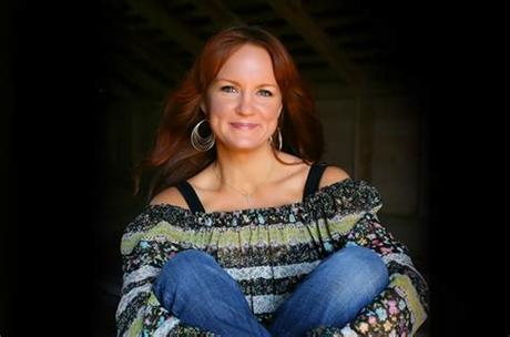 Ree drummond is a famous blogger and star of food network's the pioneer woman. drummond rose to fame blogging about life on her husband's ranch. Ree Drummond и изкуството да живееш насред нищото - Тук сме
