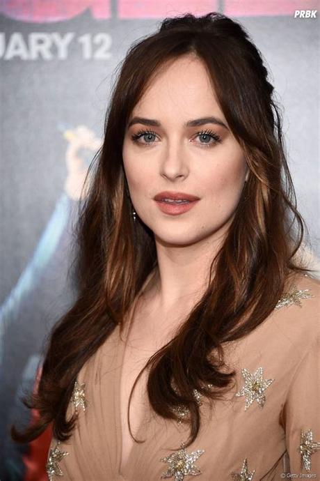 She rose to fame with her acting skills in fifty shades of grey. Dakota Johnson estava belíssima na première de Como Ser ...