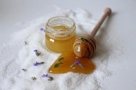 You've come across different types of honey, but Why is Raw Honey better than Regular Honey? Let's find out all about raw honey in this post.v