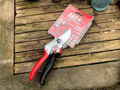Product Review: ARS VS Rotating Handle Secateurs and GR17 Curved Folding Saw