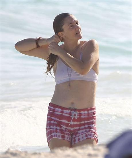 Contact drew barrymore on messenger. PICS Movie Actress Drew Barrymore Naked Leaked Photos ...