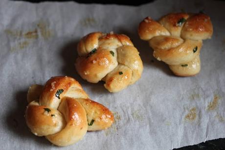 Vegan Garlic knots recipe