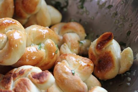 Vegan Garlic knots recipe