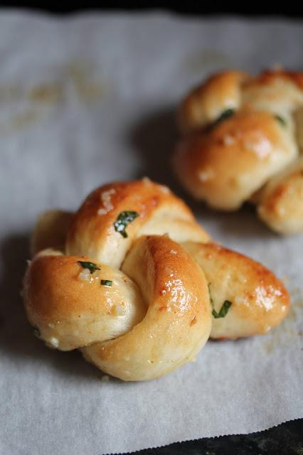 Vegan Garlic knots recipe