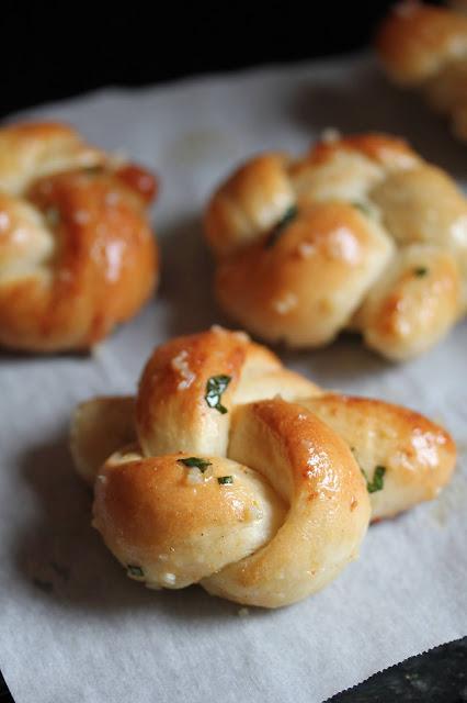 Vegan Garlic knots recipe