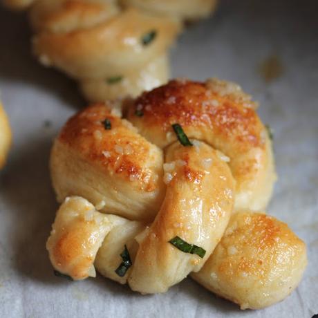 vegan garlic knots