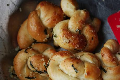 Vegan Garlic knots recipe