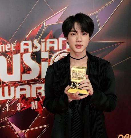 Jin (BTS) – Bio, Net Worth, Dating, Girlfriend, Parents,