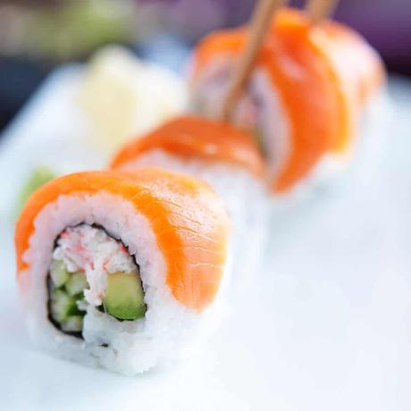 Calories in salmon avocado sushi