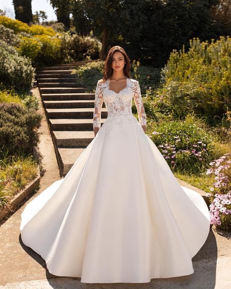 hottest wedding dresses lace sleeves princess sweetheart pronovias