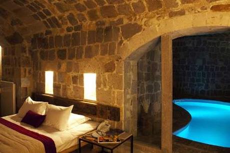 12 Amazing Cave Houses In the World For A Nomadic Staycation