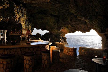 12 Amazing Cave Houses In the World For A Nomadic Staycation