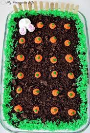 While the holiday will look different this year than it ever has for many of us, there's still much to celebrate and be grateful for. Easy Easter Dirt Cake Ein Einfaches Festliches Osterfest Ohne Backen Glutenfrei Op Backen Eas Dirt Cake Easter Dirt Cake Gluten Free Easter Desserts
