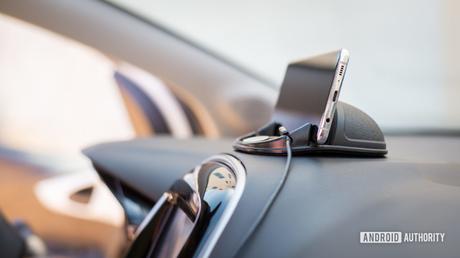 Loncaster Silicone Car Phone Holder review: Resilient and functional