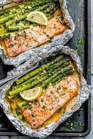 Take 2 pieces of large aluminum foil squares, and place half of salmon, asparagus, and. Baked Salmon In Foil Packs With Asparagus And Garlic Butter Sauce Best Salmon Recipe Eatwell101