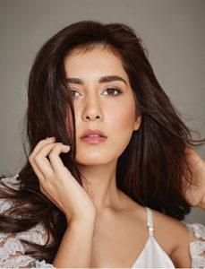 Rashi Khanna Hot