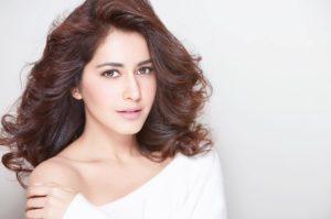 Rashi Khanna Hot