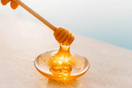 We know that raw honey has more benefits than regular honey, but Is Raw Honey safe for Children? Let's find out when kids can have raw honey & its benefits.