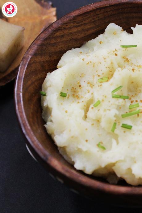 Introducing vegetables in baby's diet? Easy mashed potatoes recipe for babies & toddlers is ideal for infants as it's healthy and safe for tiny tummies.