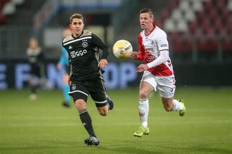 Ajax have confirmed that sunday's eredivisie meeting with utrecht has been called off due to bad weather in the netherlands. Hattrickheld Venema loodst Jong FC Utrecht tegen Jong Ajax ...